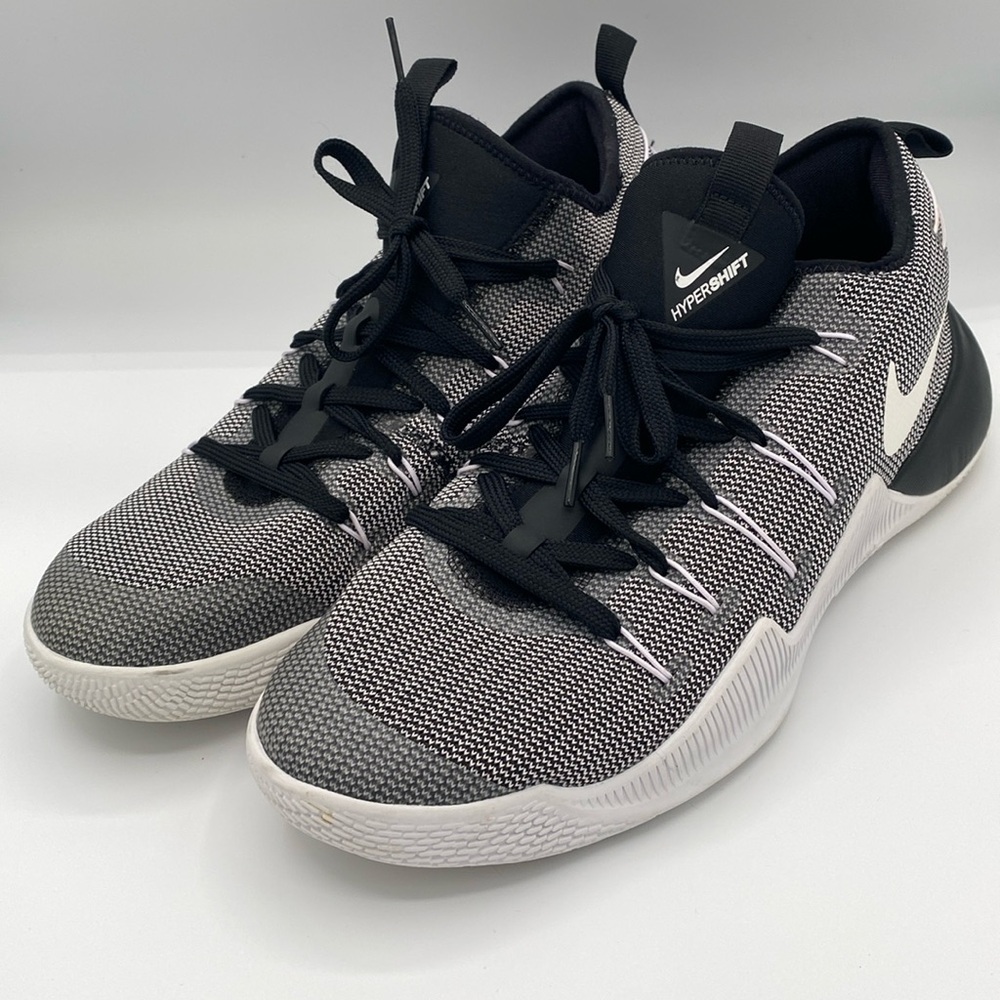 Nike Black and White Athletic Shoes - Picture 2 of 4